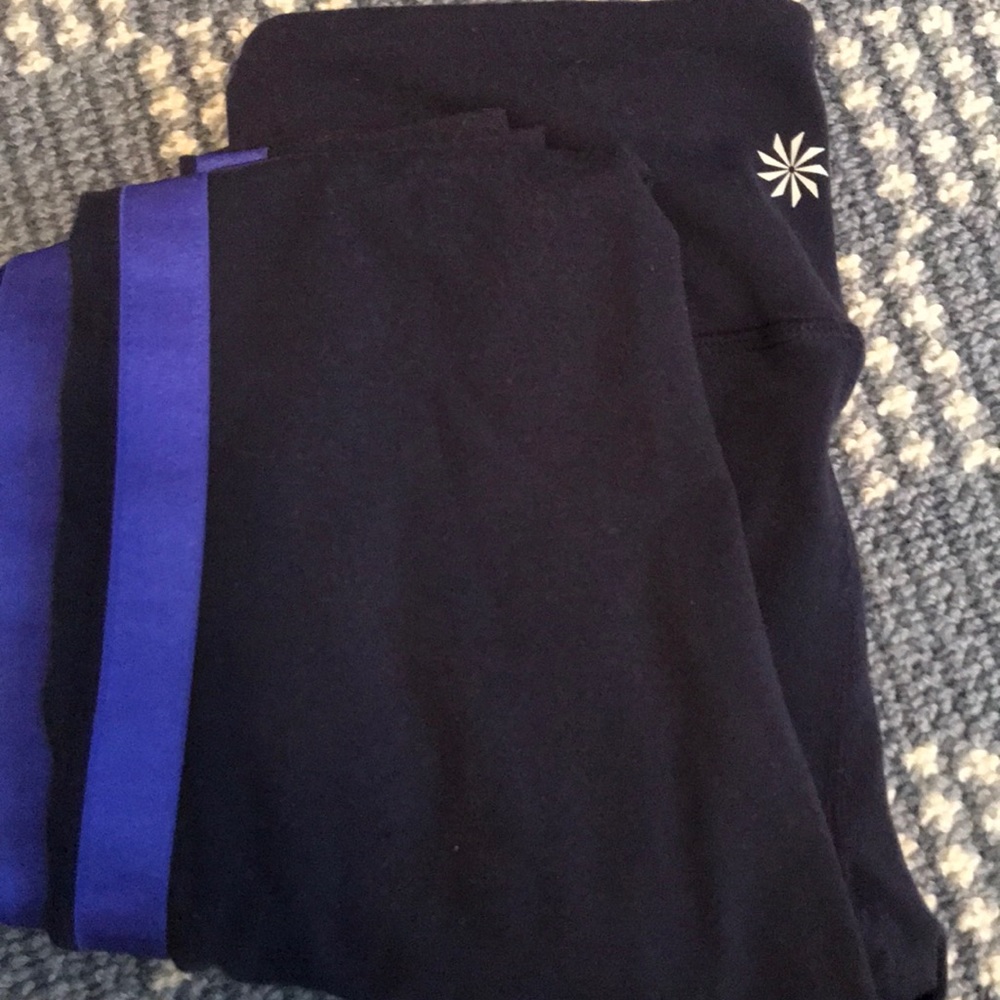 Athleta Cropped Yoga Pants 💙